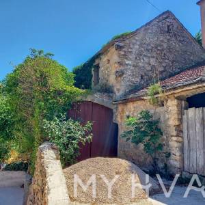 Kamena kuća sa mostom u Vrbanju