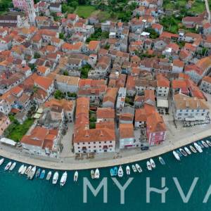 Kamena kuća u centru Starog Grada