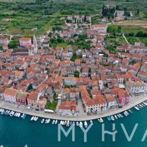 Kamena kuća u centru Starog Grada