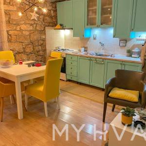 Kamena kuća u centru Starog Grada