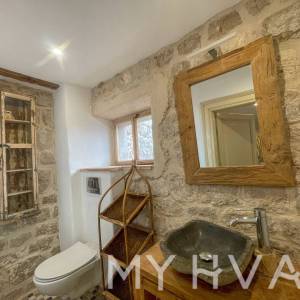 Kamena kuća u srcu Starog Grada