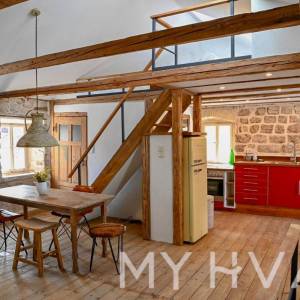 Kamena kuća u srcu Starog Grada