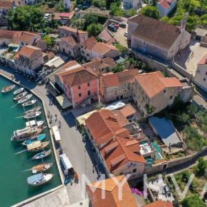 Kamena kuća u srcu Vrboske