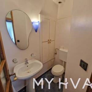 Kamena kuća u starom dijelu Jelse