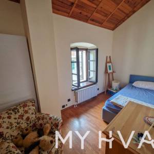 Kamena kuća u starom dijelu Jelse