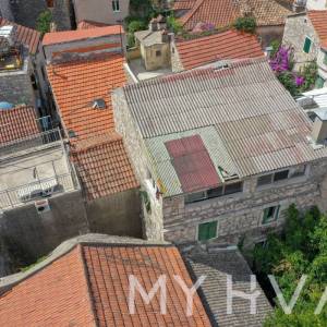 Kamena kuća u Starom Gradu