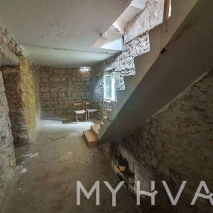 Kamena kuća u Starom Gradu