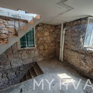 Kamena kuća u Starom Gradu