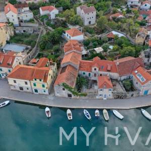 Kamena kuća u Vrboskoj