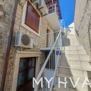 Kamena kuća u Vrboskoj