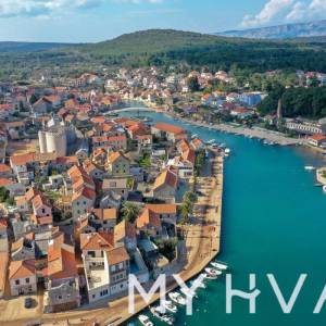 Kamena kuća u Vrboskoj