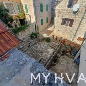 Kamena kuća u Vrboskoj