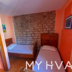 Kamena kuća u Vrboskoj