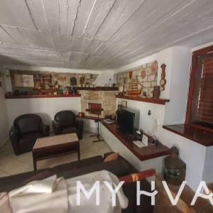 Kamena kuća u Vrboskoj