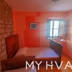 Kamena kuća u Vrboskoj