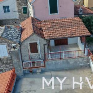 Kamena kuća u Vrboskoj