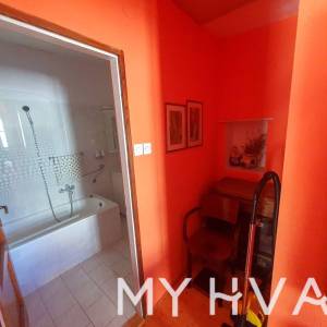 Kamena kuća u Vrboskoj