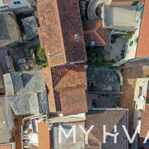 Kamena kuća u Vrboskoj