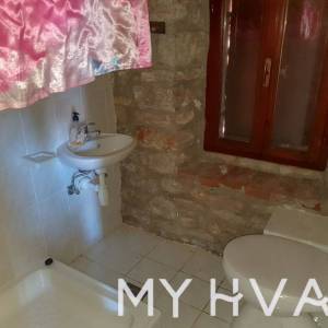 Kamena kuća u Vrboskoj