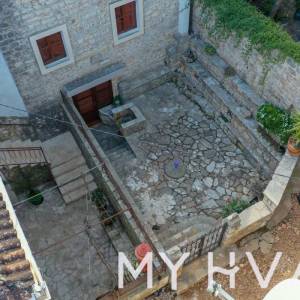 Kamena kuća u Vrboskoj