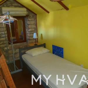 Kamena kuća u Vrboskoj