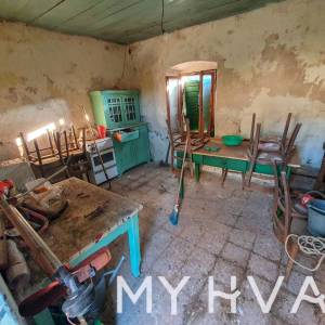 Kamena kuća u Zastražišću