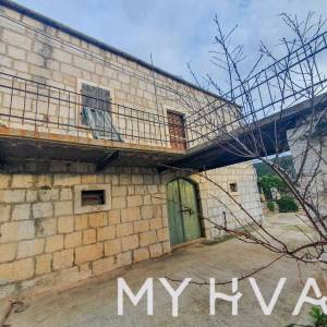 Kamena kuća u Zastražišću