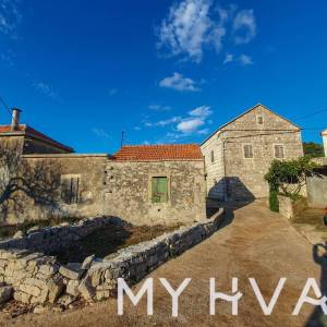 Kamena kuća u Zastražišću