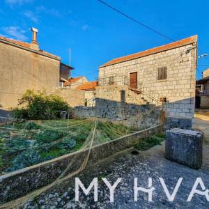 Kamena kuća u Zastražišću