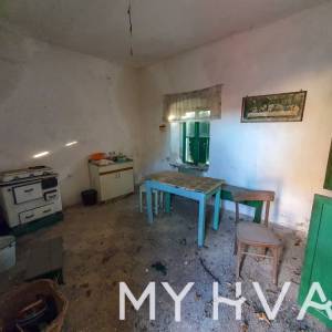 Kamena kuća u Zastražišću