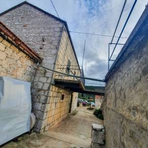 Kamena kuća u Zastražišću