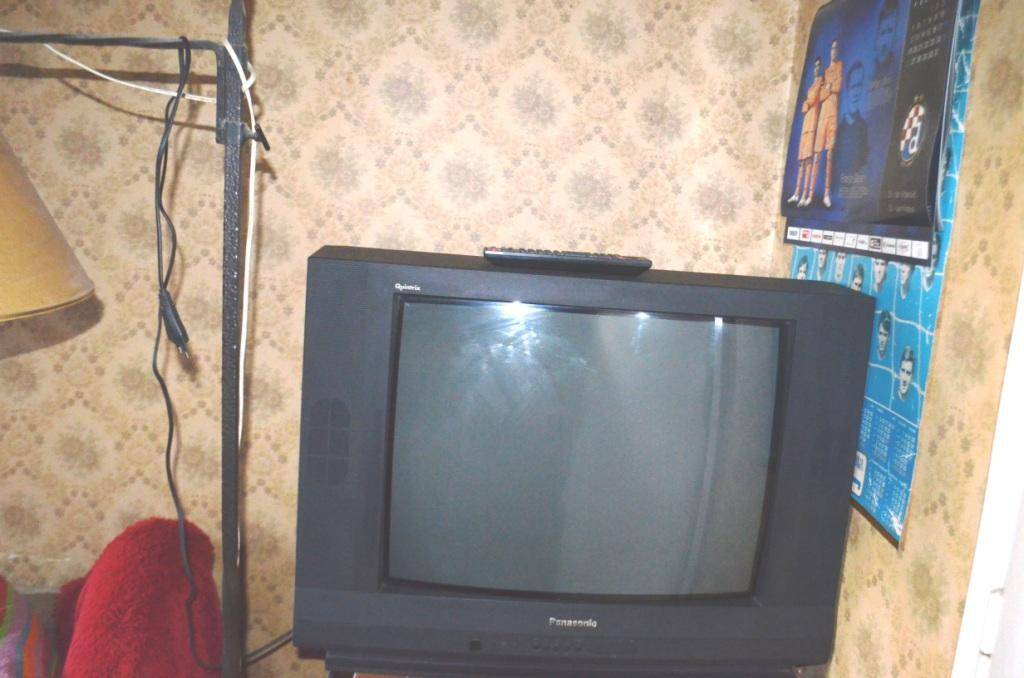 Katodni (CRT) TV - PANASONIC 63 CM sa daljinskim upravljačem !