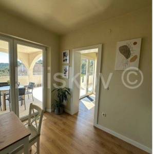 Korčula, prodaja 3 stana etažirana s parkingom, PRILIKA