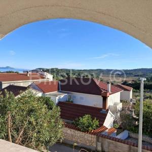 Korčula, prodaja 3 stana etažirana s parkingom, PRILIKA