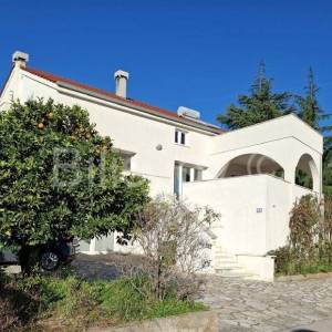 Korčula, prodaja 3 stana etažirana s parkingom, PRILIKA