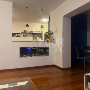 Kostrena, 71.58m2, 2s+db, zatvorena lođa, adaptiran stan!