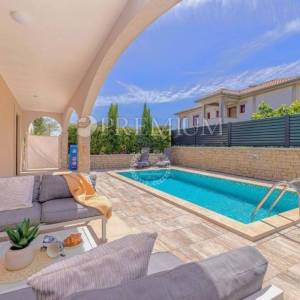 Krk, kuća s dvije stambene jedinice na mirnoj lokaciji!