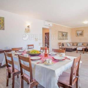 Krk, kuća s dvije stambene jedinice na mirnoj lokaciji!