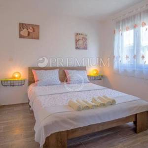 Krk, kuća s dvije stambene jedinice na mirnoj lokaciji!