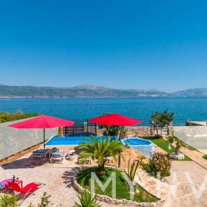 Kuća na Plaži u Slatinama