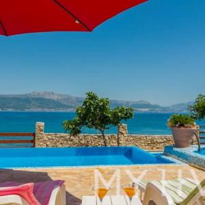 Kuća na Plaži u Slatinama