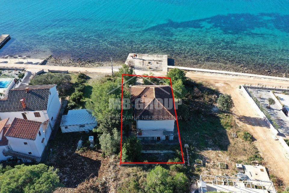 KUĆA PRVI RED DO MORA, IZVRSNA PRILIKA! BRGULJE – OTOK MOLAT