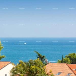 Kuća s apartmanima i bazenom u Premanturi – pogled na more!