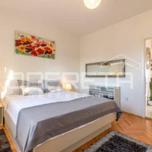 Kuća s bazenom i apartmanima u mirnom dijelu Rogoznice
