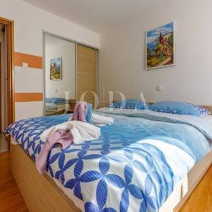 Kuća s bazenom na prodaju u Bribiru – 4 spavaće sobe, kamin, okućnica, parking | Kvarner