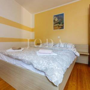 Kuća s bazenom na prodaju u Bribiru – 4 spavaće sobe, kamin, okućnica, parking | Kvarner