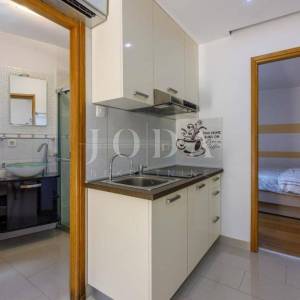 Kuća s bazenom na prodaju u Bribiru – 4 spavaće sobe, kamin, okućnica, parking | Kvarner