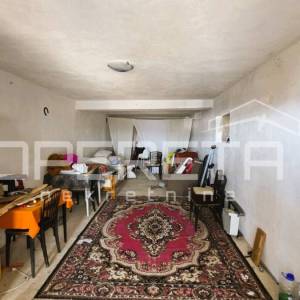 Kuća s pomoćnim objektom, pogled, garaža, vrt, 330 m2, Karlobag