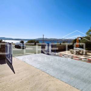 Kuća s pomoćnim objektom, pogled, garaža, vrt, 330 m2, Karlobag