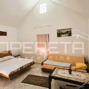 Kuća s pomoćnim objektom, pogled, garaža, vrt, 330 m2, Karlobag